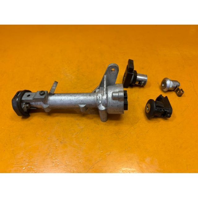 ZC 30735]@スズキ SUZUKI スカイウェイブ250 CJ42A-103 キーセット 鍵