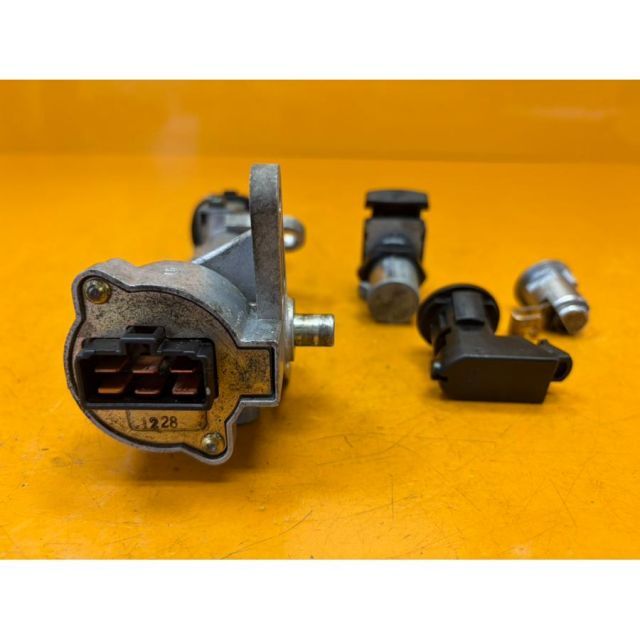 ZC 30735]@スズキ SUZUKI スカイウェイブ250 CJ42A-103 キーセット 鍵