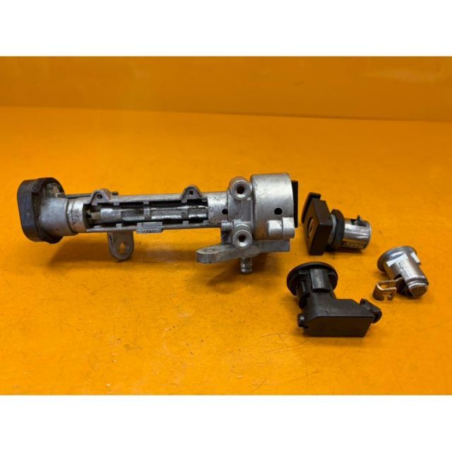 ZC 30735]@スズキ SUZUKI スカイウェイブ250 CJ42A-103 キーセット 鍵