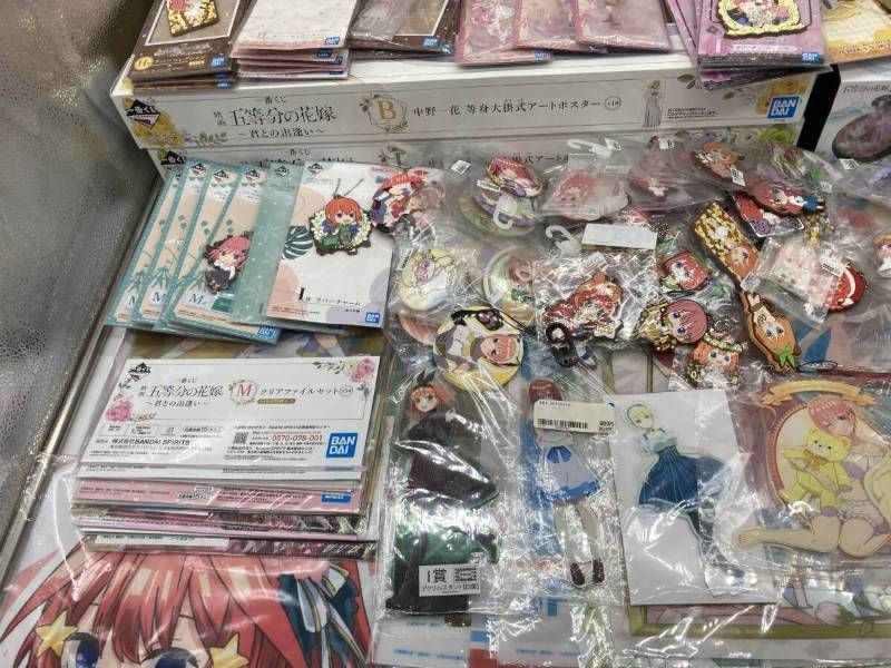 大量まとめ】五等分の花嫁 グッズ 約7.8kg 缶バッジ/アクスタ/等身大