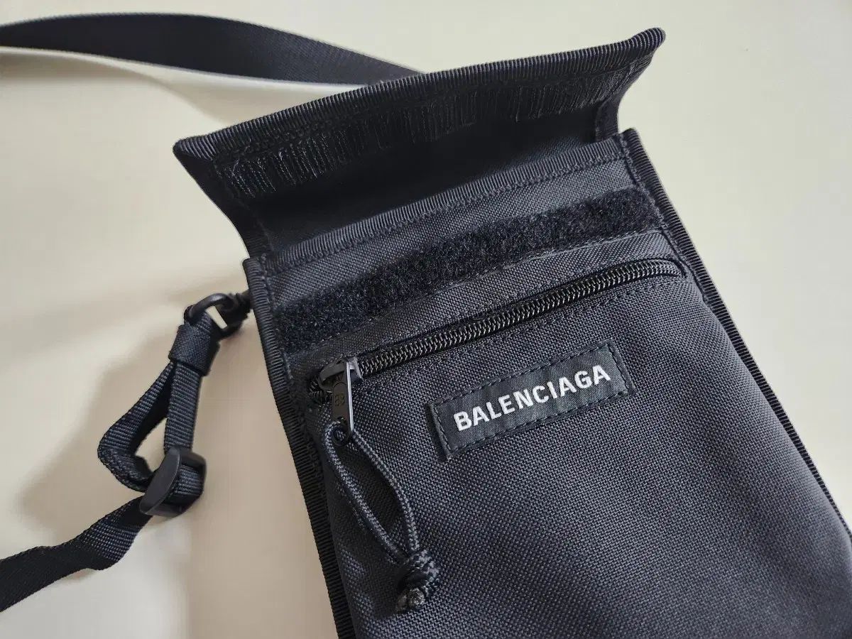 バレンシアガ ナイロン エクスプローラー ミニバッグ