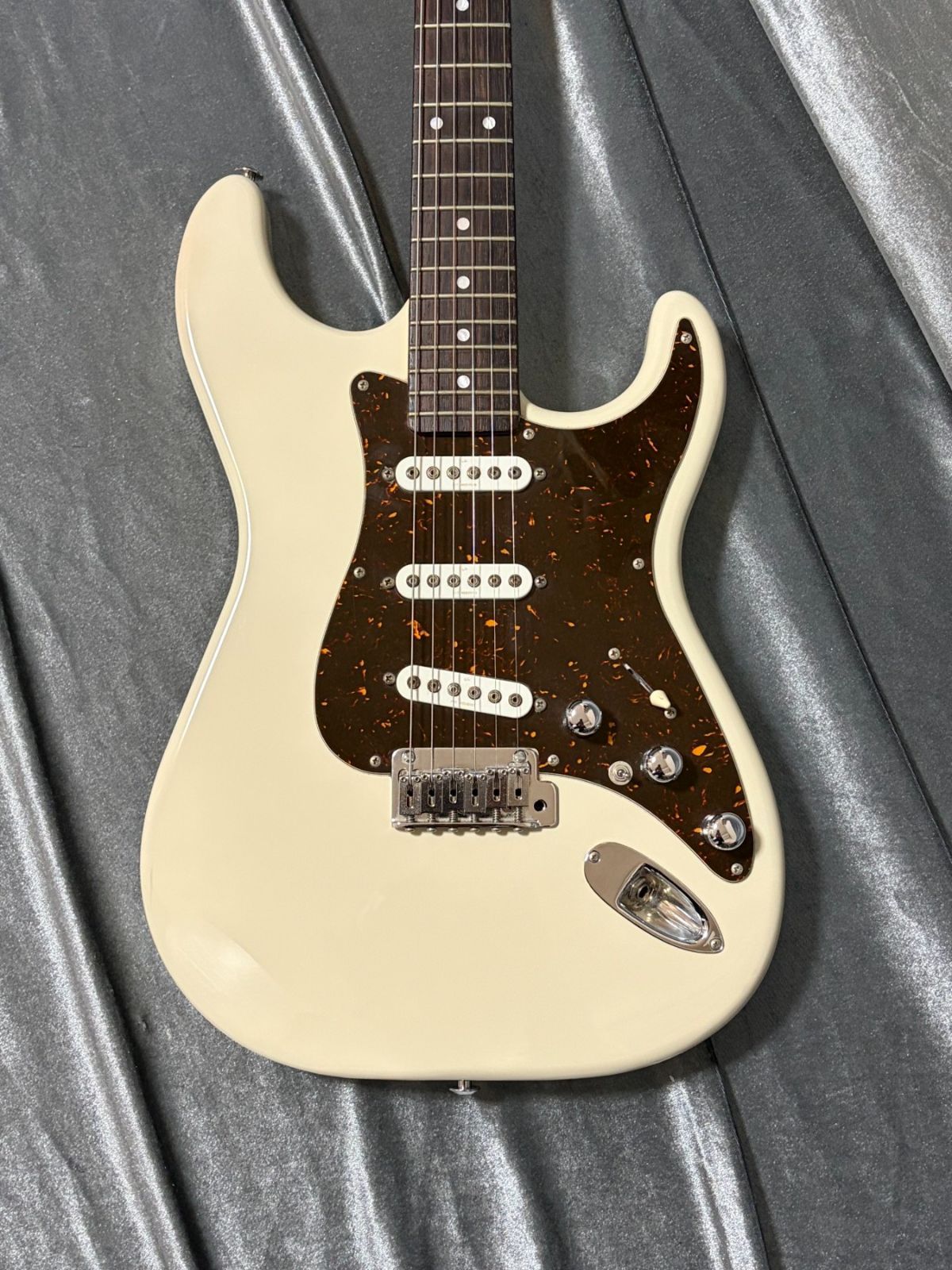 国産フジゲン製 G L S 500 Premiumシリーズ の モデル ストラトタイプ エレキギター