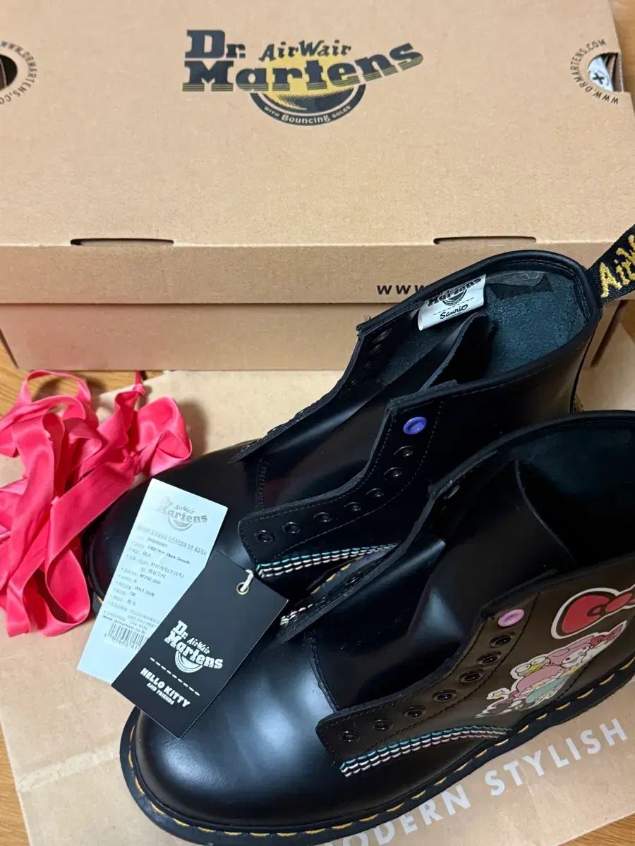 2021 DR. MARTENS サンリオ ハローキティ コラボ モデル ウォーカーブーツ 250