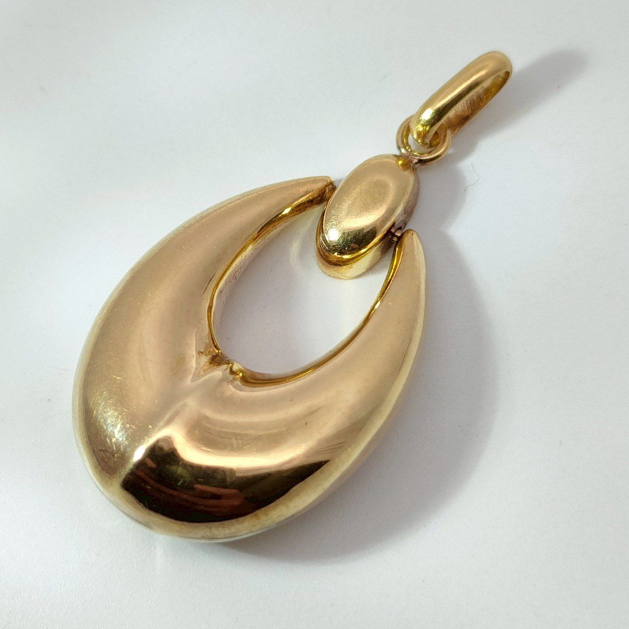 18金 K 18 男女兼用 中空 大振りデザイン ネックレストップ 2 8ｇ D 768