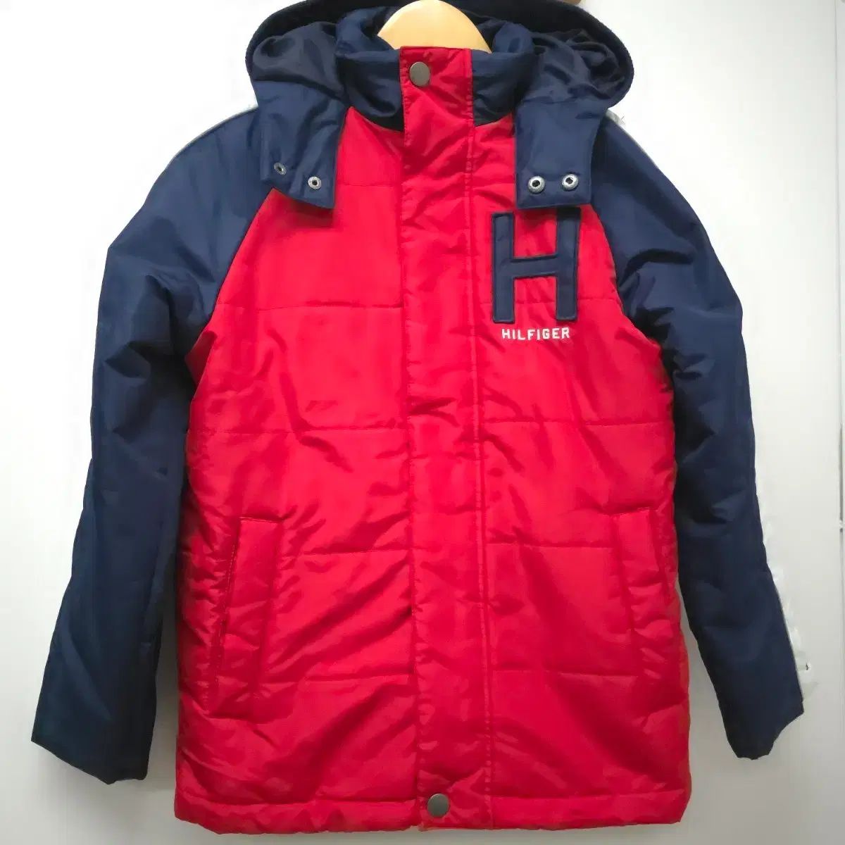 送料無料，本物保証 Tommy Hilfiger トミーヒルフィガー キッズ ダウン アウター レッド/ネイビー その他