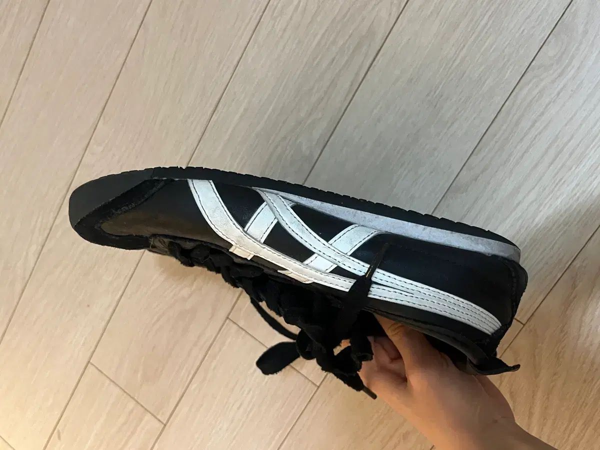 オニツカタイガー 멕시코66 ブラック ホワイト 230