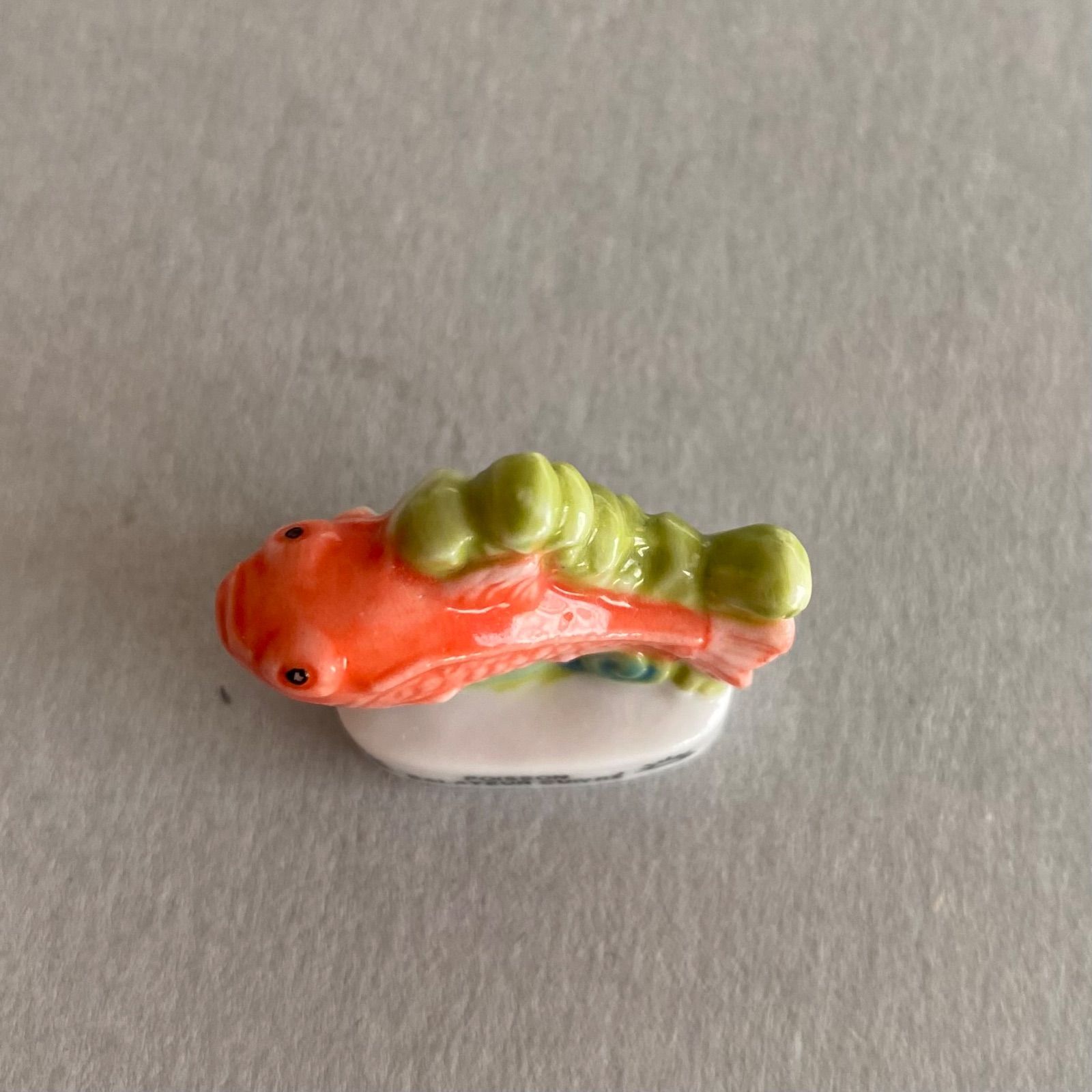 銅色のスイーパーフィッシュのフェーブ／フランス雑貨／陶器ミニチュア