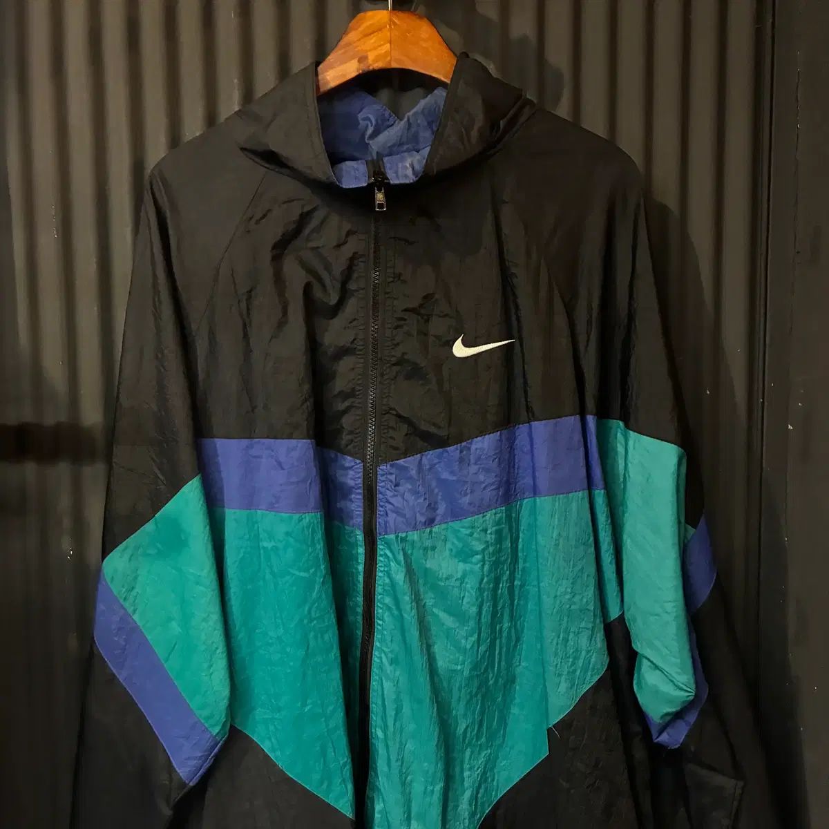 end 697 NIKE ナイキ ウィンドブレーカー