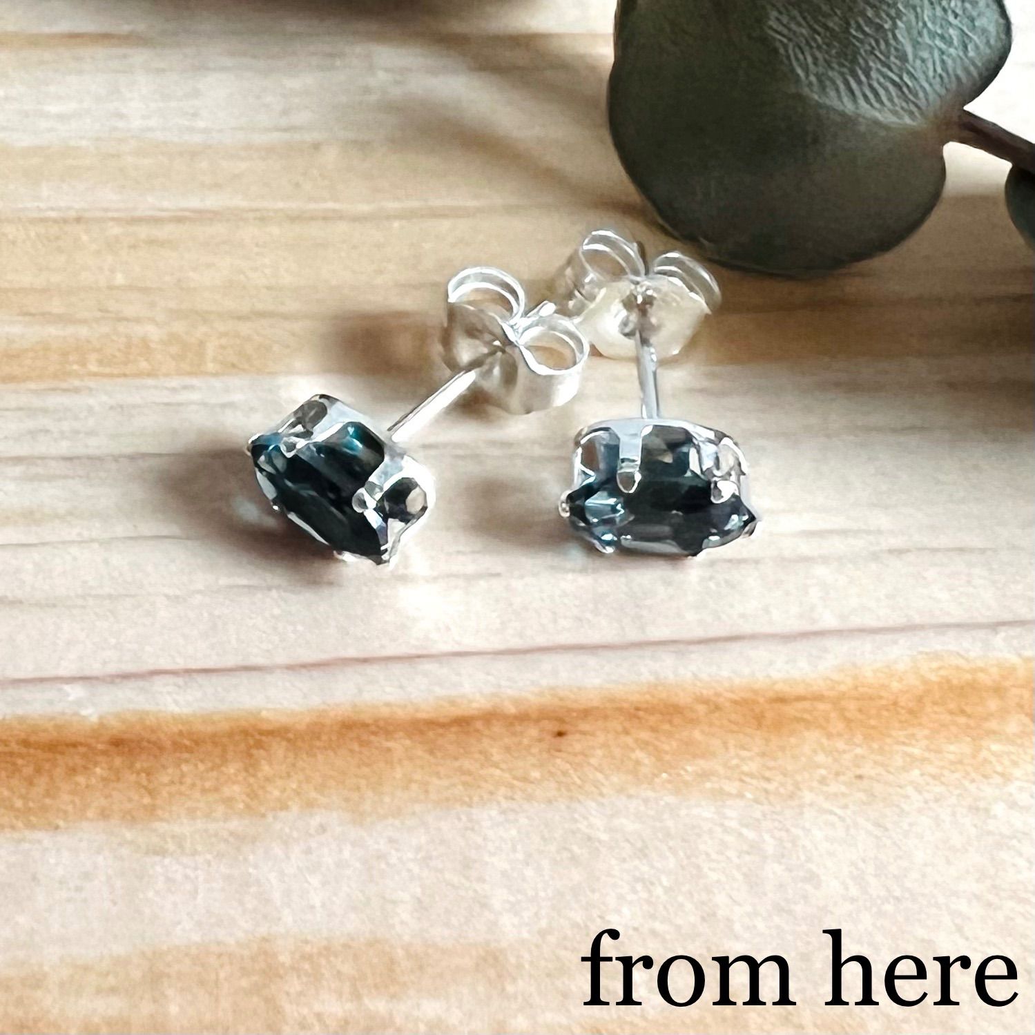  《天然石》ファセットカット〔オーバル〕ピアス 【ロンドンブルートパーズ】 ピアス