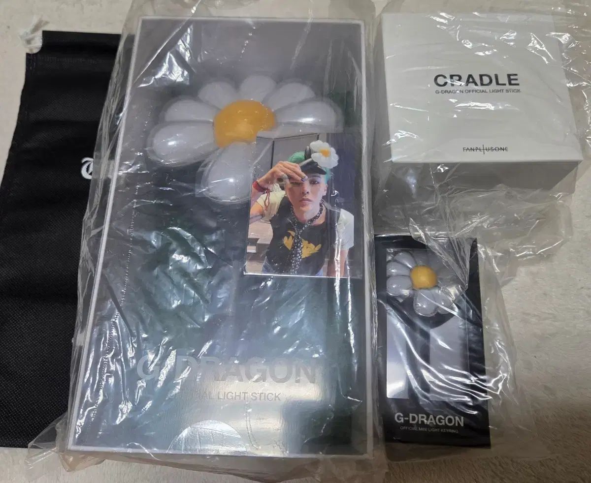 G-DRAGON クレードルセット　ペンライトのみ一度使用　バラ売り可 G-DRAGON（ジードラゴン） クレードル ペンライト + ミニ キーホルダー