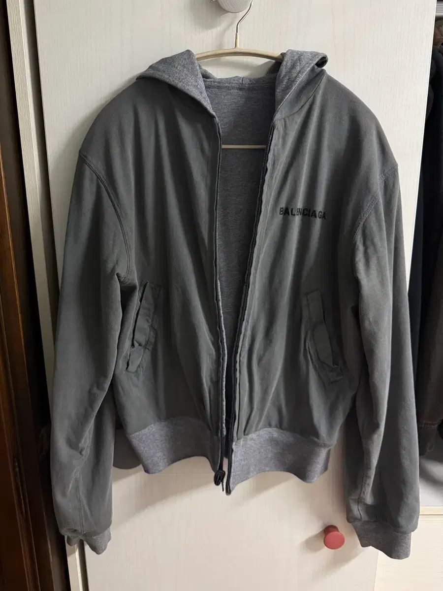 バレンシアガ リバーシブル フーディー ジップアップ グレー カーキ