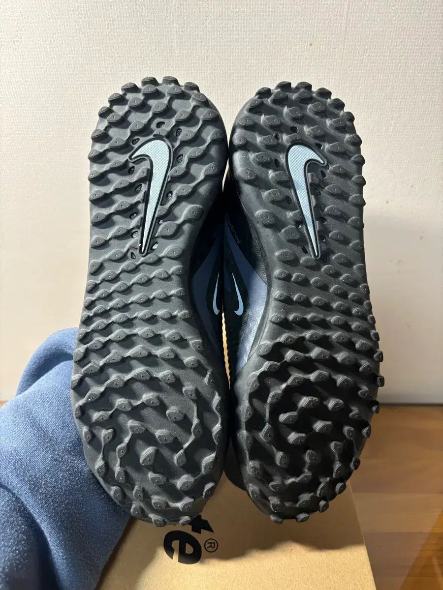 270 NIKE ナイキ FANTOM 6 ロー アカデミー TF サッカーシューズ