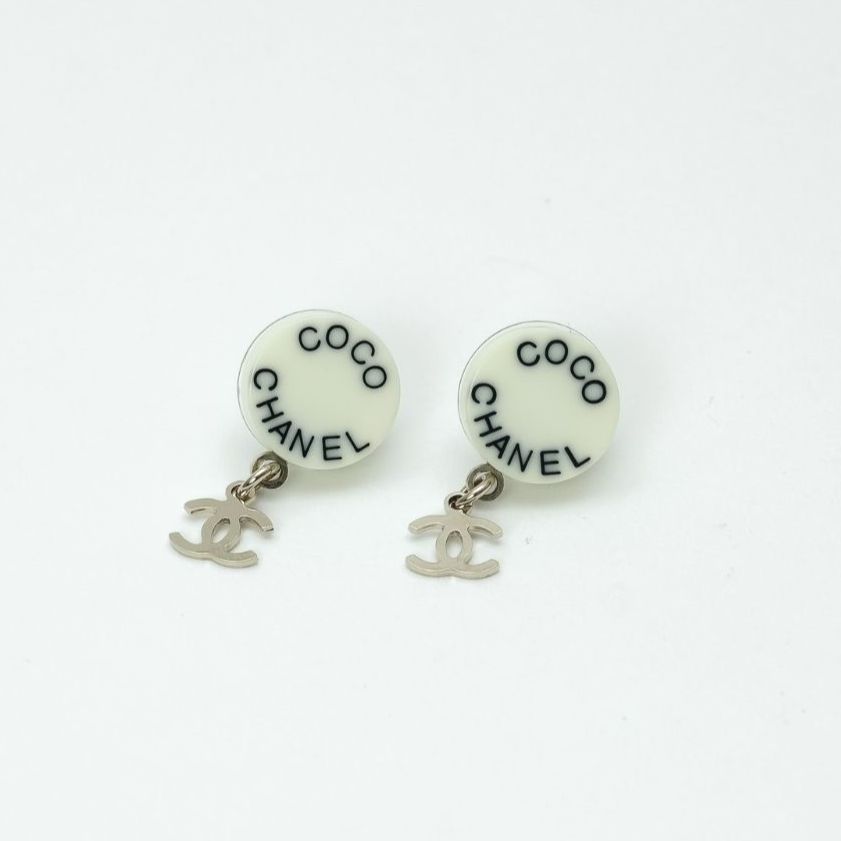 CHANEL シャネル　ピアス　ココマーク　ラウンド　シルバーカラー CHANEL 】シャネル ココマーク ラウンド 07P ピアス ホワイト シルバー