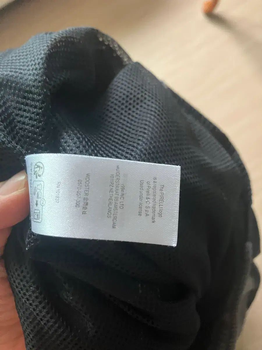 トラックパンツ