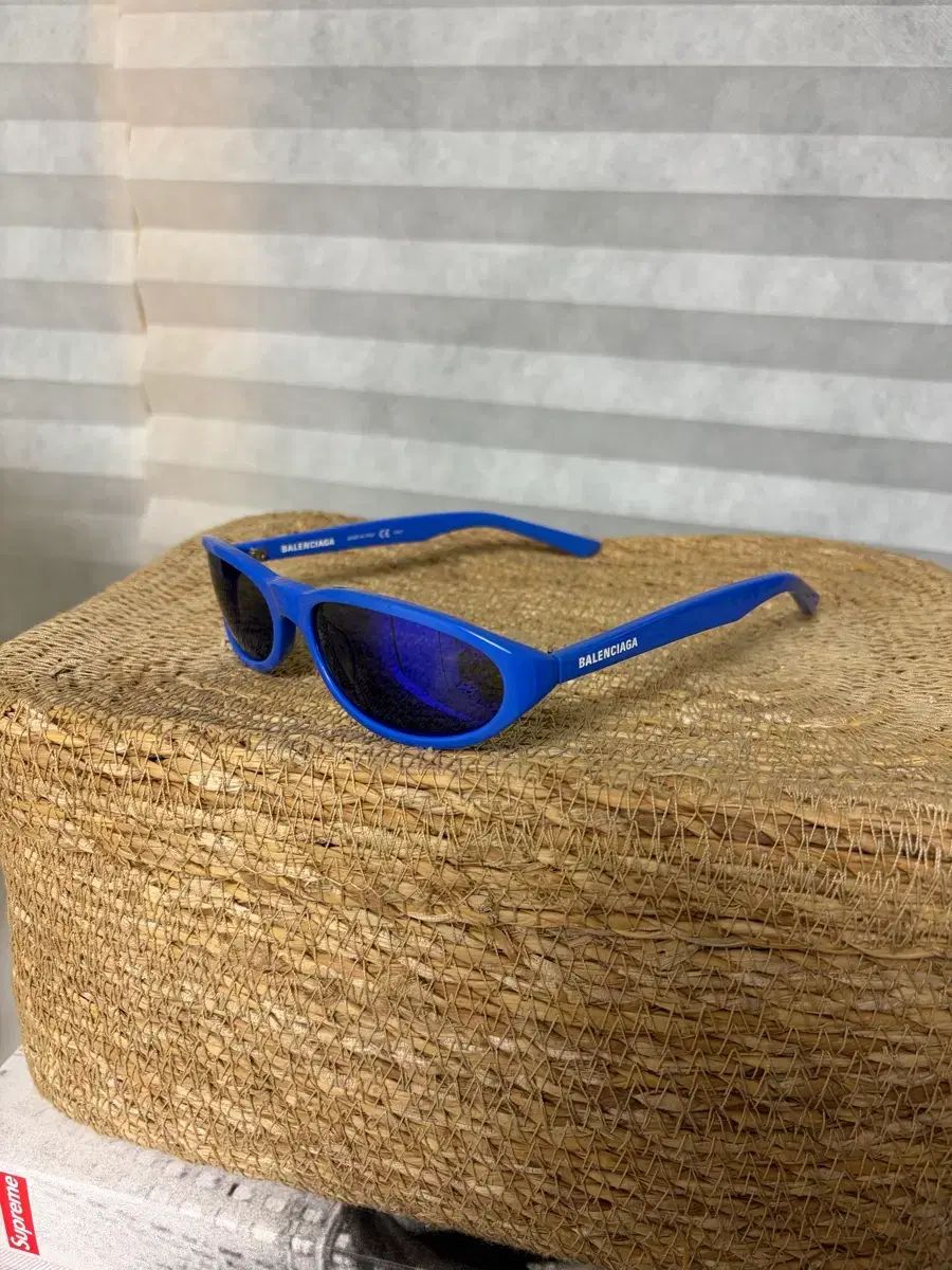 バレンシアガ NEOラウンド サングラス ブルー