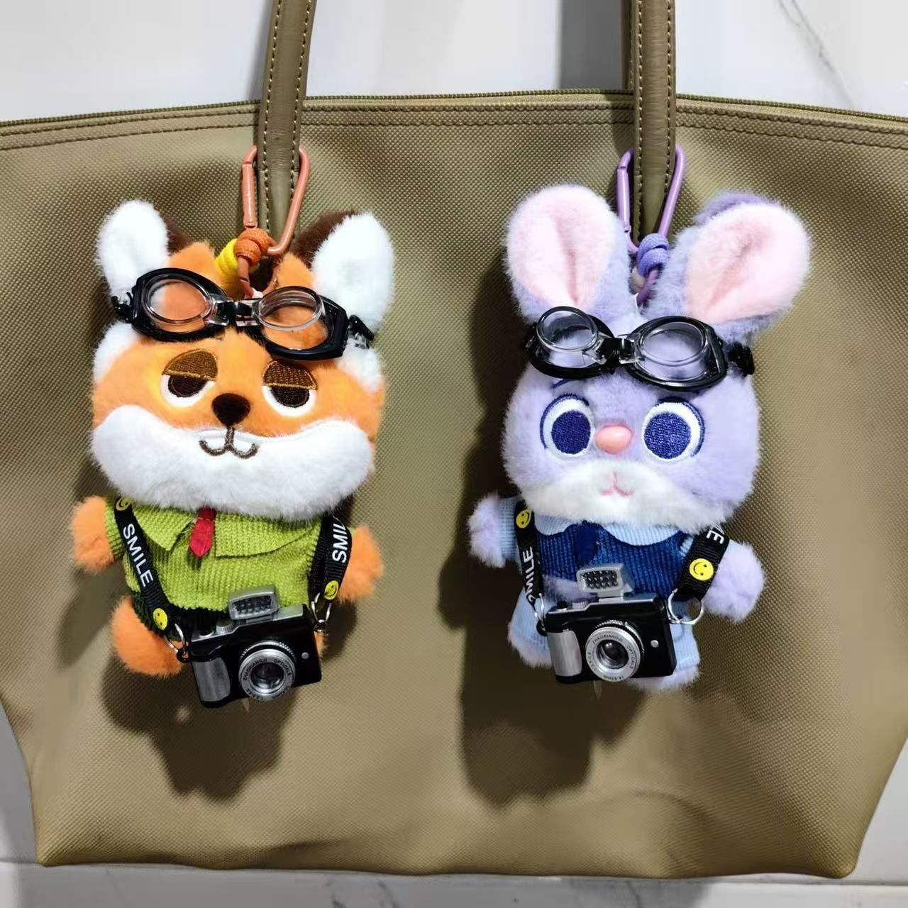 → 限定かわいい Q バージョンキツネニックストラップ ぬいぐるみ