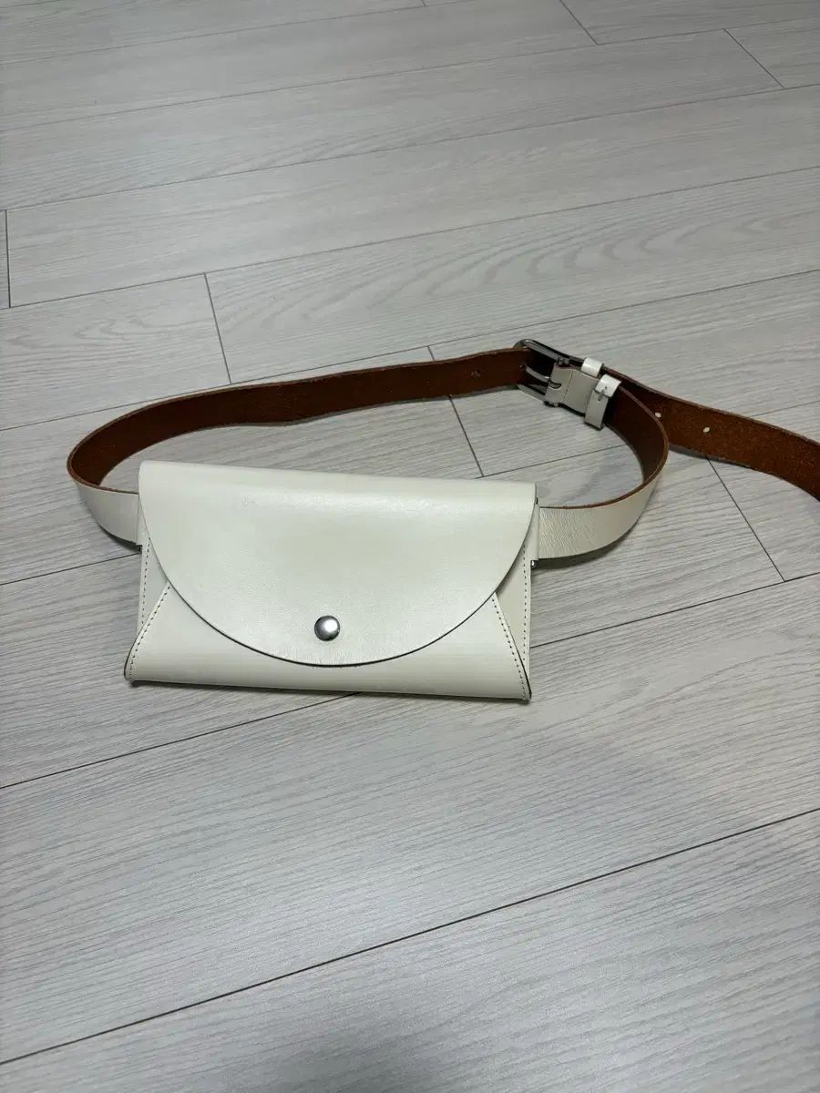 COS コス ヒップバッグ ウェスト クロスバッグ 白