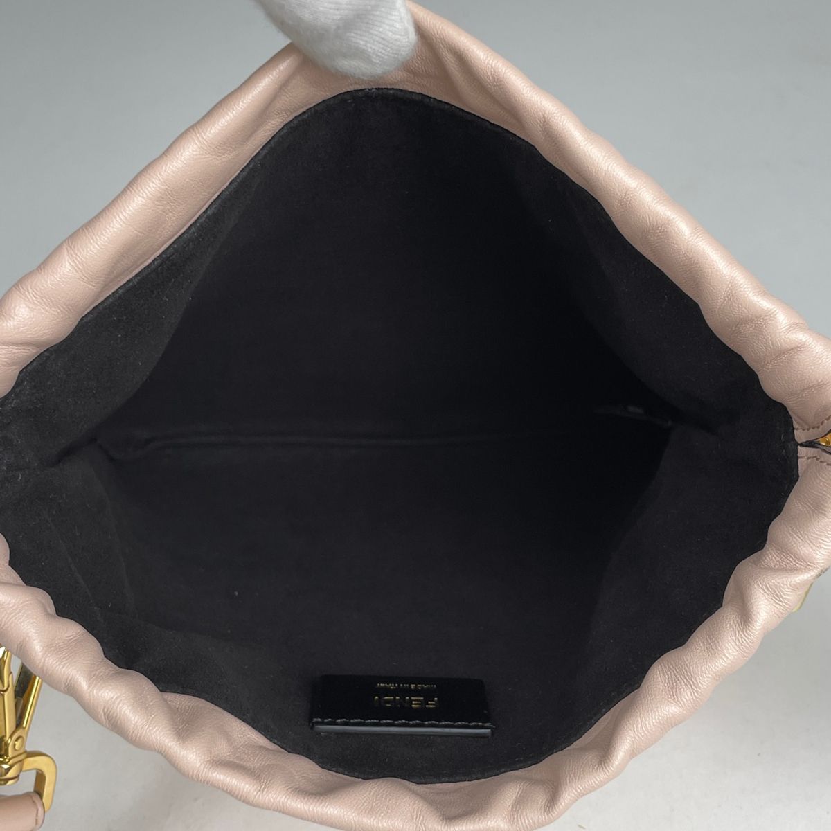 フェンディ FENDI パック スリムクラッチ スモール 巾着型 ショルダー