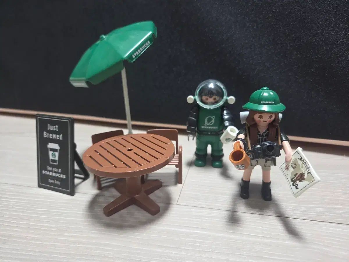 プレイモービル スターバックス ファーニチャー ジェニ レオ セット