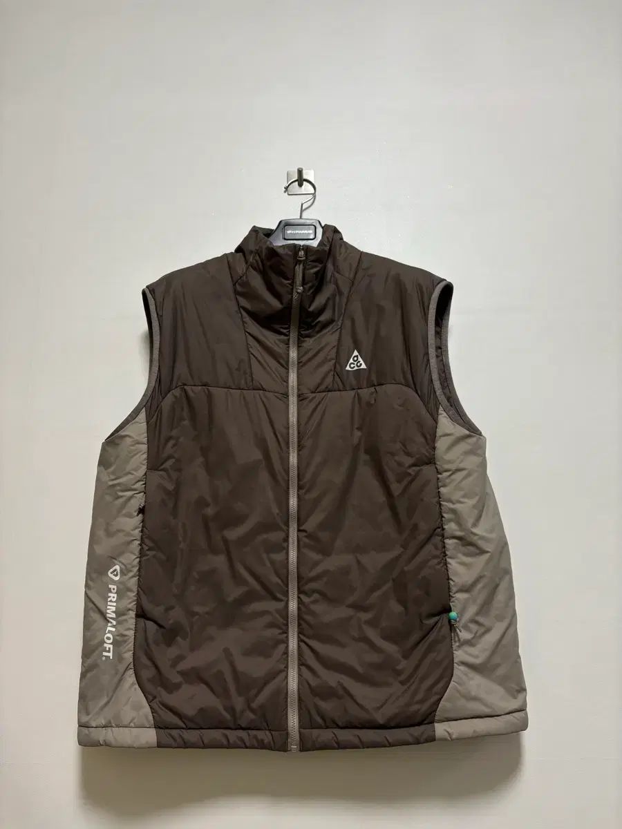 ナイキ ACG プリマロフト ダウン ベスト ブラウン