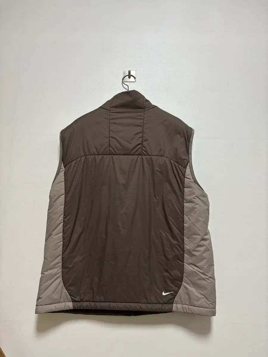 ナイキ ACG プリマロフト ダウン ベスト ブラウン