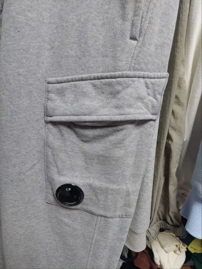 C.P. COMPANY シーピーカンパニー カーゴ トレーナー ズボン グレー L 韓国 店舗