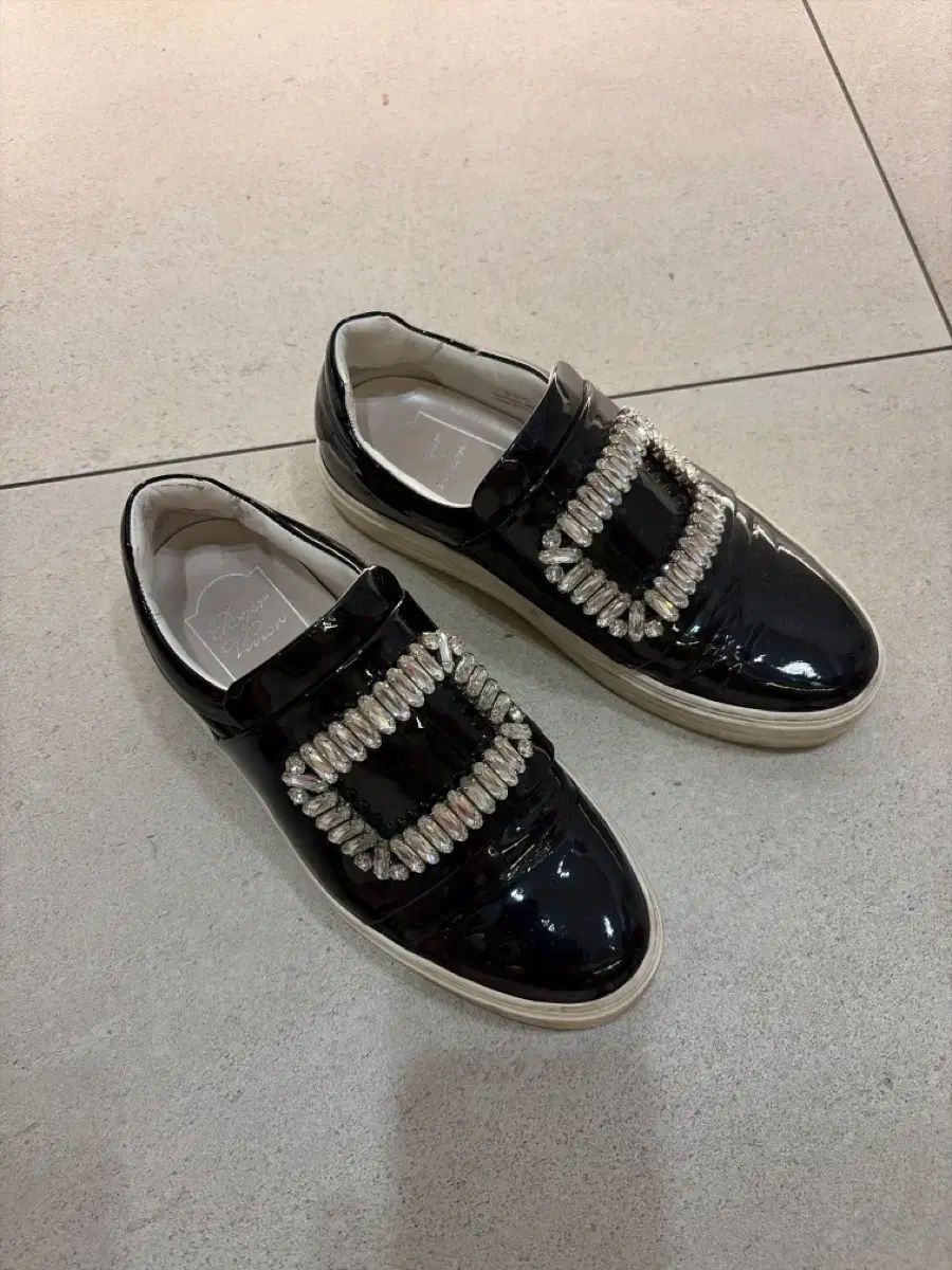 ロジェ ヴィヴィエ ブラック パテント スニーカー