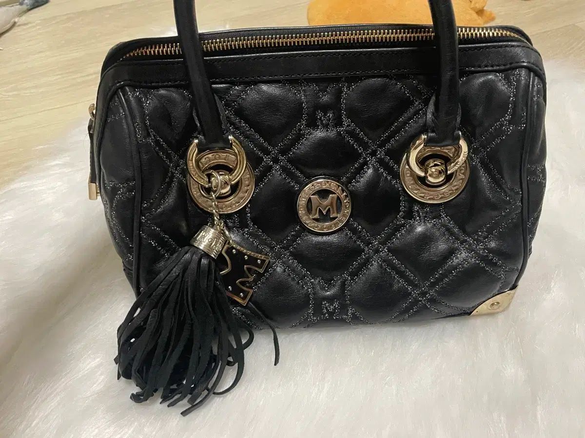 新品未使用 NIKE シティ クラシック　ウィメンズブーツ　23.5cm YUNION BLUE(ユニオンブルー) グランドウール Vネック ニット シルバー