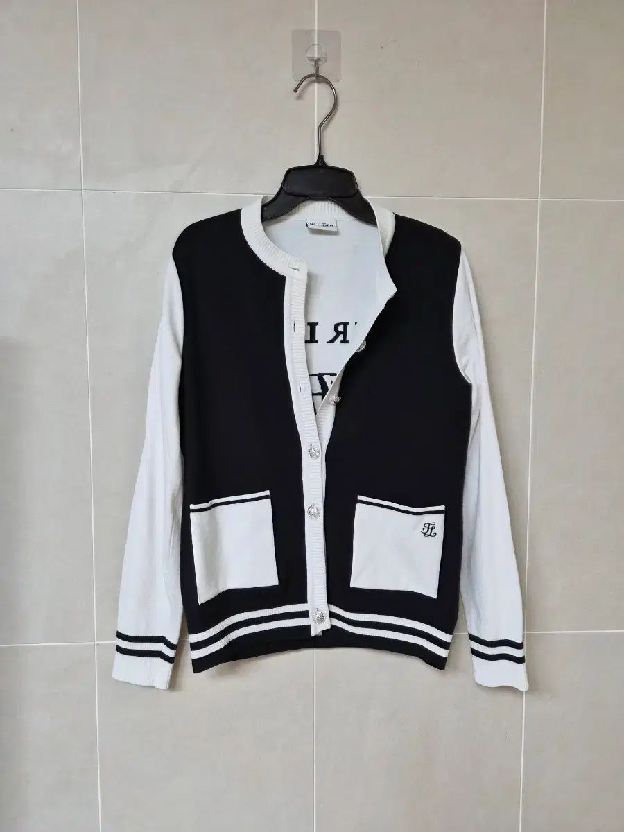 フェアライアー 白 バイ カーディガン