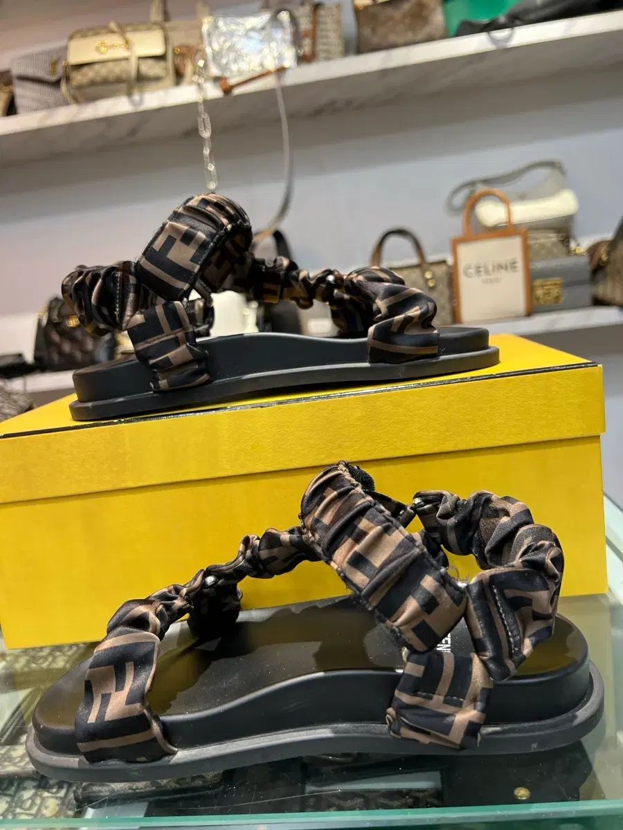 36 FENDI フェンディ バックル FFロゴ サンダル スリッパ レディース ほぼ