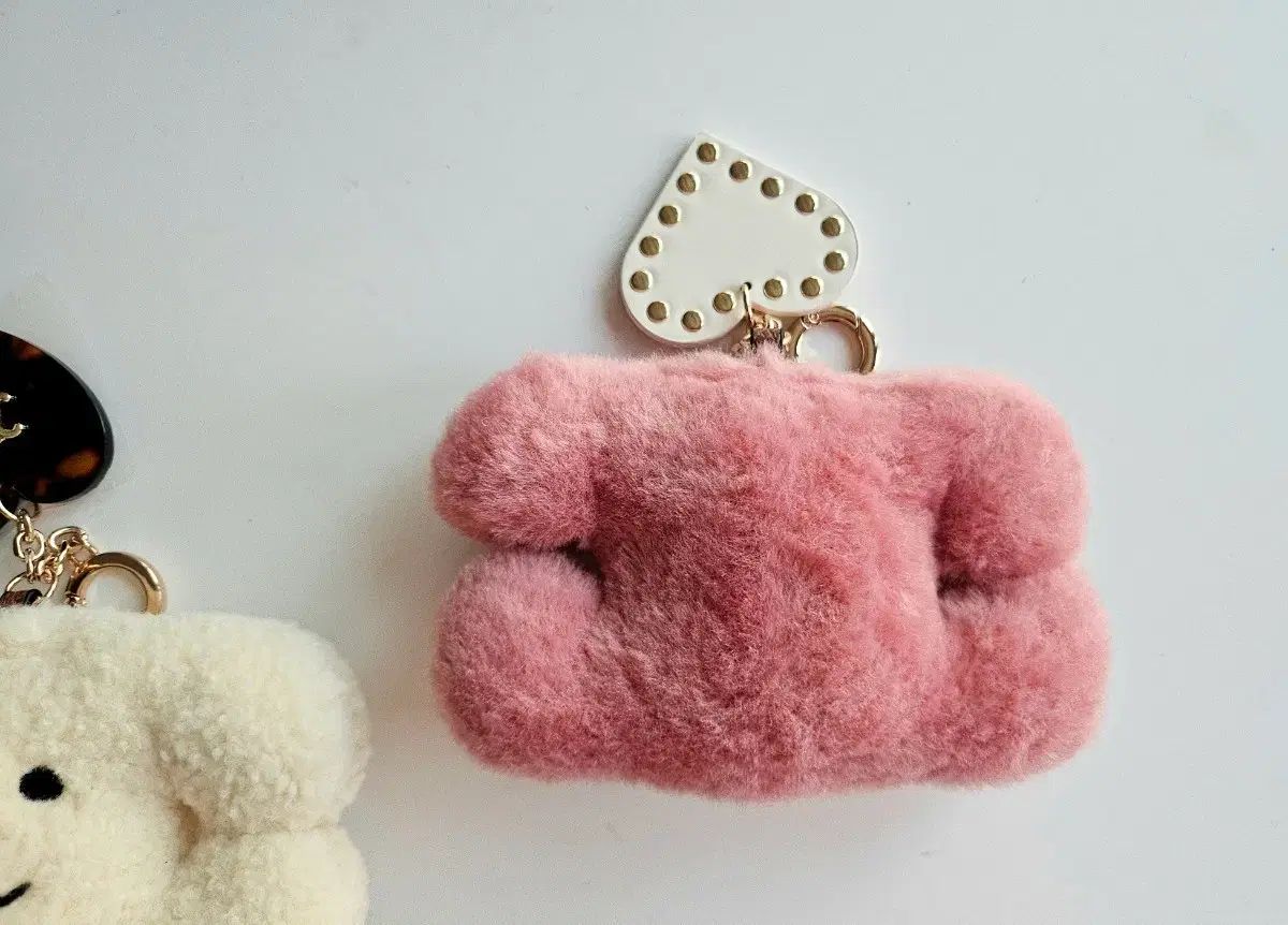 ピンク PLUSH ポンポンキーホルダー