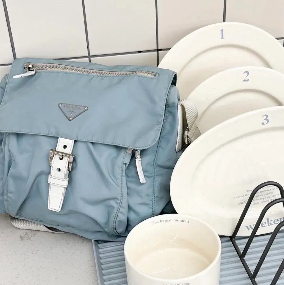 必須アイテム PRADA スカイブルー バックル メッセンジャーバッグ