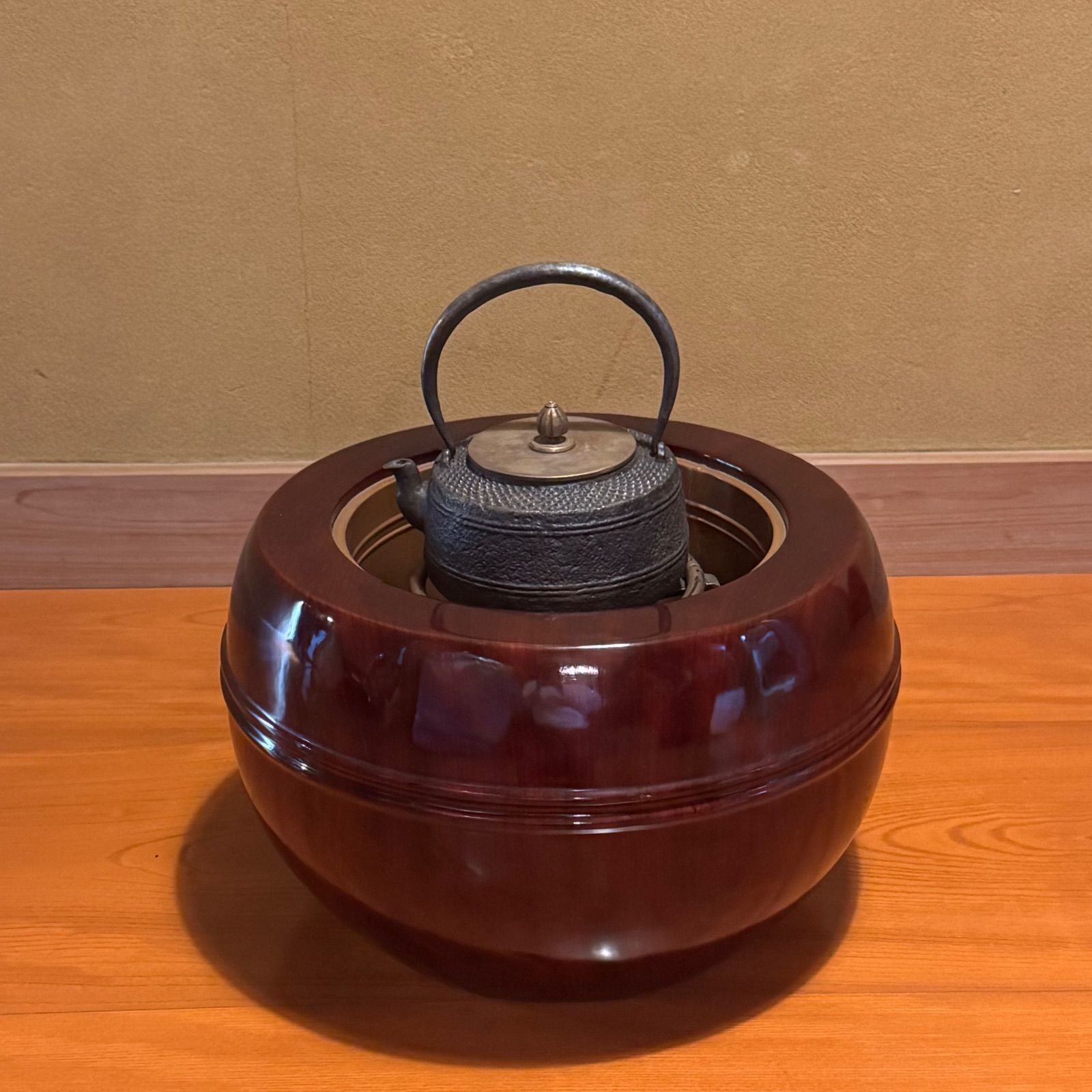 美品】欅無垢 銘木 丸火鉢 時代物 鉄瓶付き 茶道具 骨董品