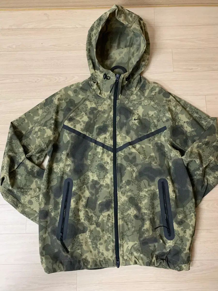 ナイキ テックパック S タグのみない