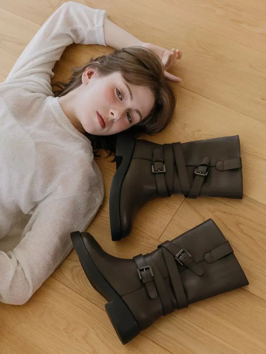 エリヴェススチュアート クロス スクラップ バイカー バックル ブーツ