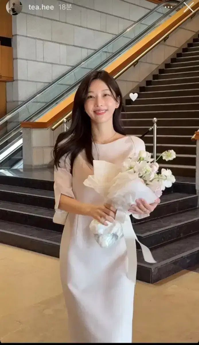 シエ ベリン ボートネック ドレス クリームベージュ m ほぼ