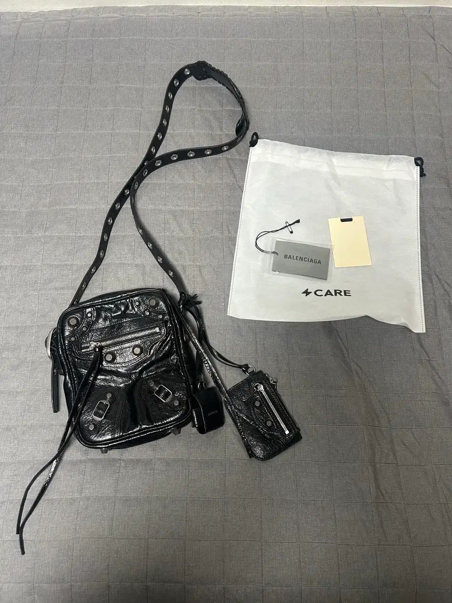 バレンシアガ ラムスキン ルカゴール クロスボディバッグ