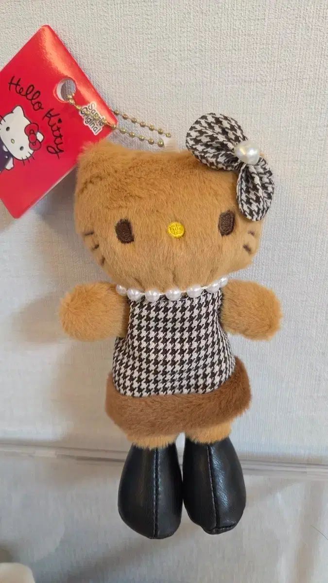 最安値　ハローキティ ハウンドトゥースぬいぐるみ ハローキティ ぬいぐるみ ブラウン ハウンドトゥース - メルカリ