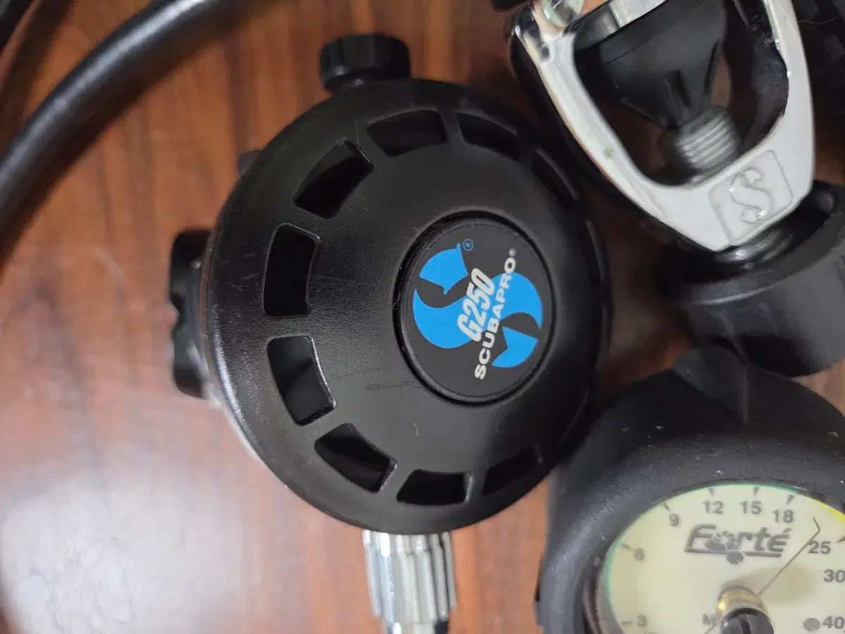 スキューバプロ 規制当局 Forte 圧力計 セット