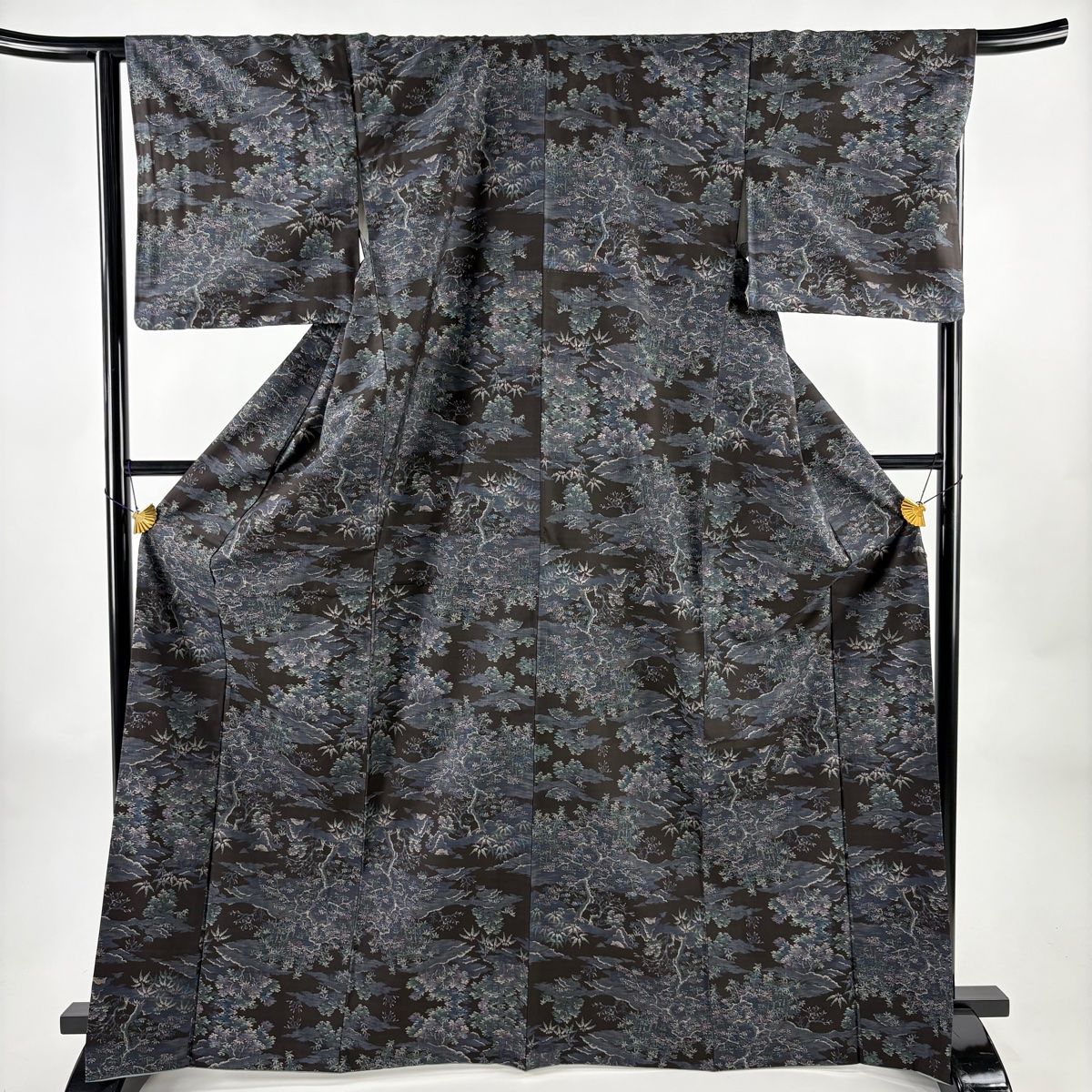 美品】 大島紬 身丈168cm 裄丈66cm M 袷 純泥染 証紙 樹木 笹 黒 正絹