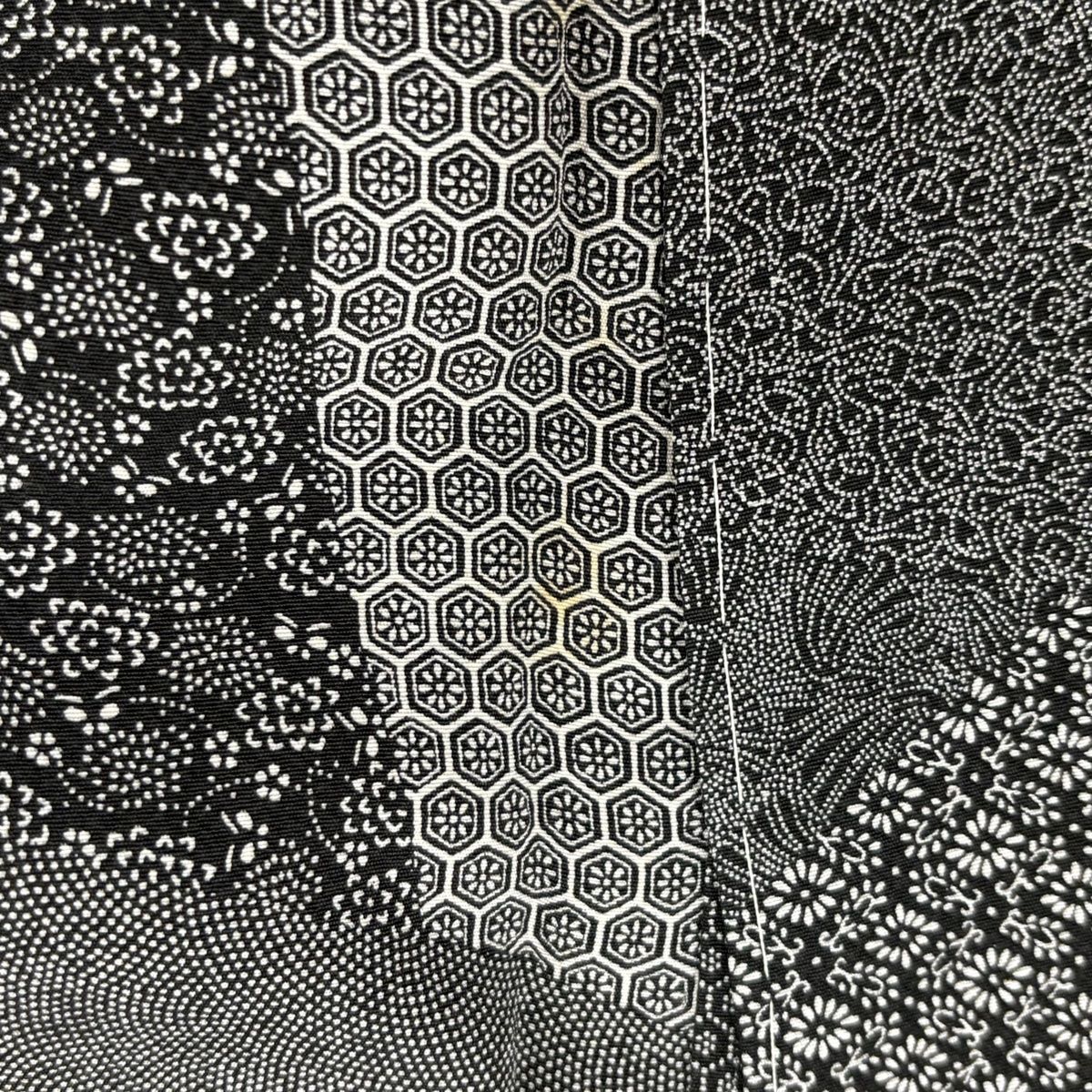 美品】 江戸小紋 身丈164.5cm 裄丈67.5cm L 袷 落款 寄せ柄 花唐草 黒