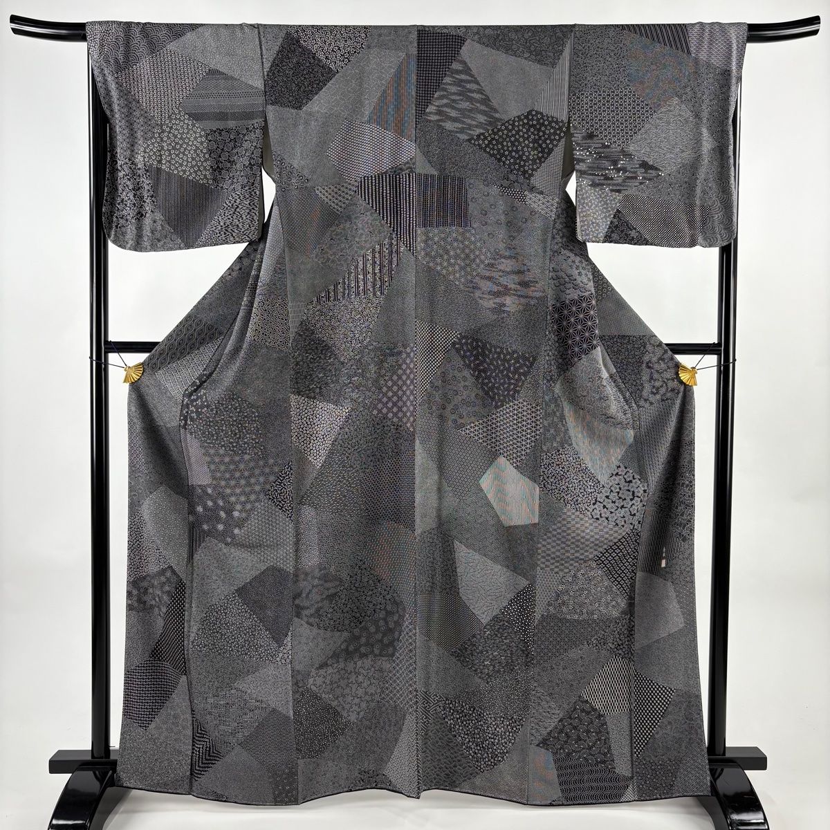 美品】 江戸小紋 身丈164.5cm 裄丈67.5cm L 袷 落款 寄せ柄 花唐草 黒