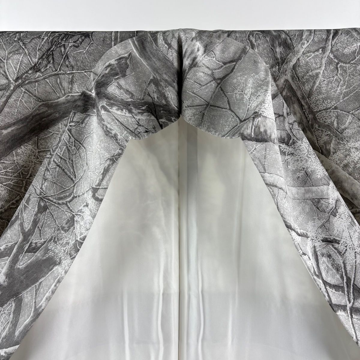 美品】 訪問着 身丈166.5cm 裄丈65.5cm M 袷 山岡古都 落款 白樺 灰色