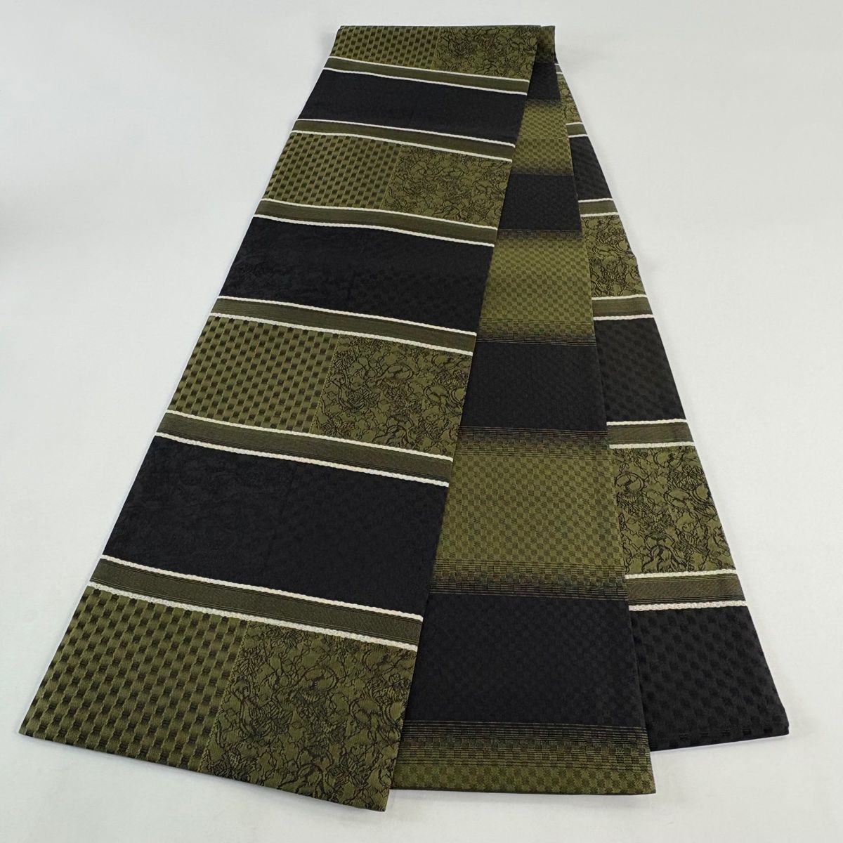 美品】 袋帯 秀品 人間国宝 南部芳松 落款 彫刻 絵図 黒 全通 正絹