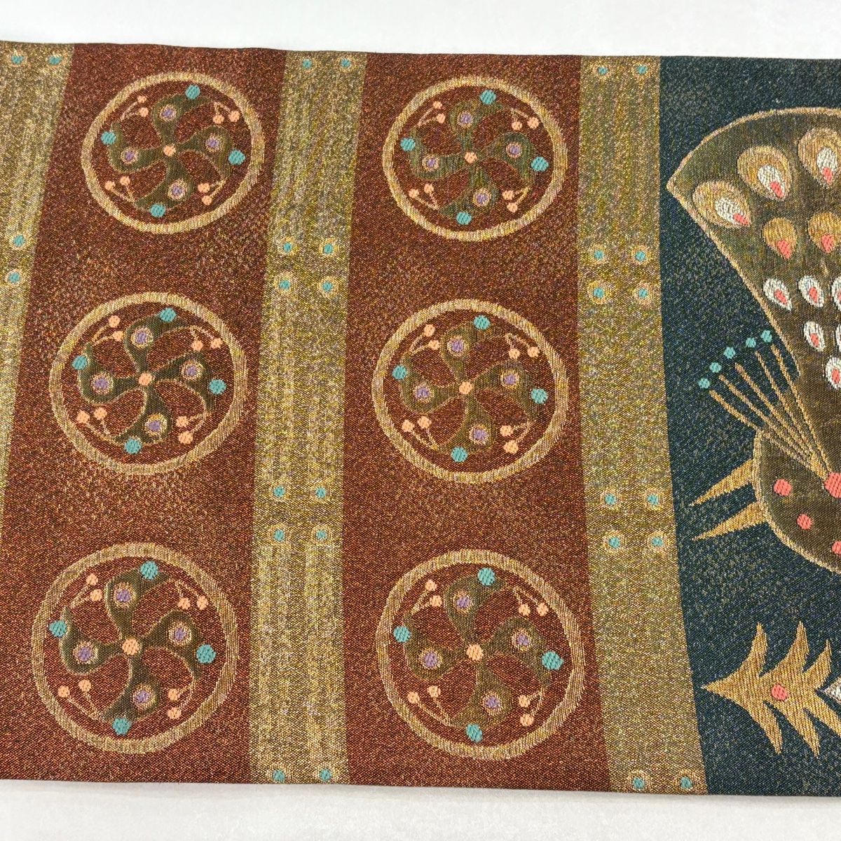 美品】 袋帯 秀品 関西仕立て 孔雀 草花 金銀糸 箔 赤茶 六通 正絹