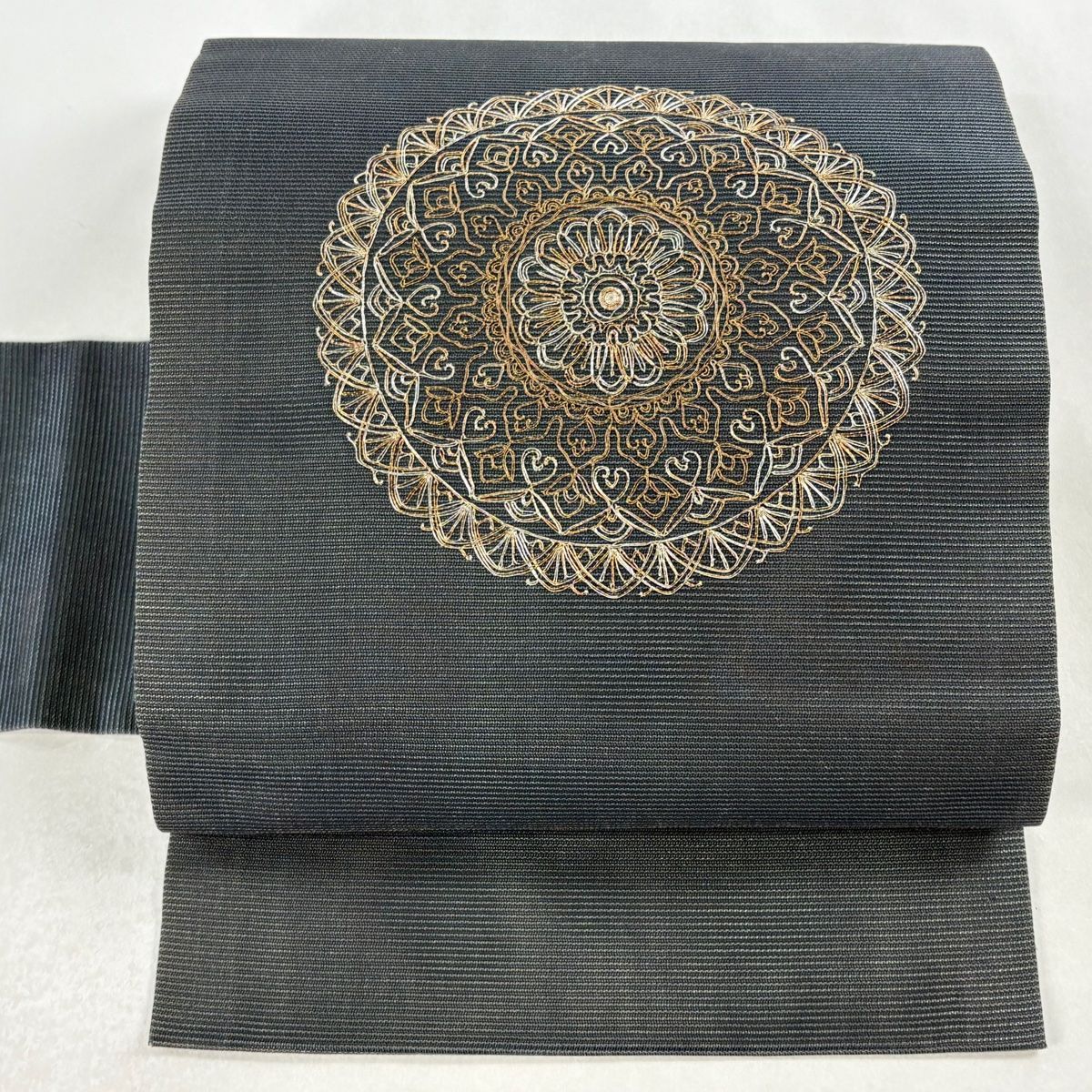 名古屋帯 秀品 華文 金銀糸 箔 黒灰 正絹 【中古】 - メルカリ