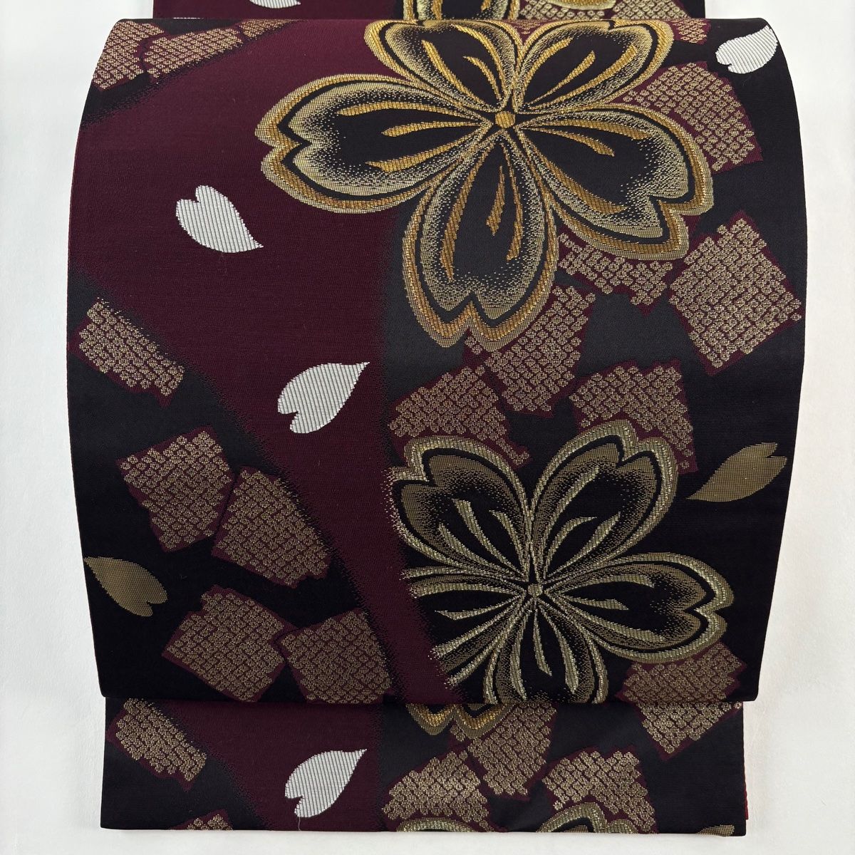 美品】 袋帯 秀品 鈴乃屋 振袖向き 桜 花びら 金糸 箔 赤紫 六通 正絹