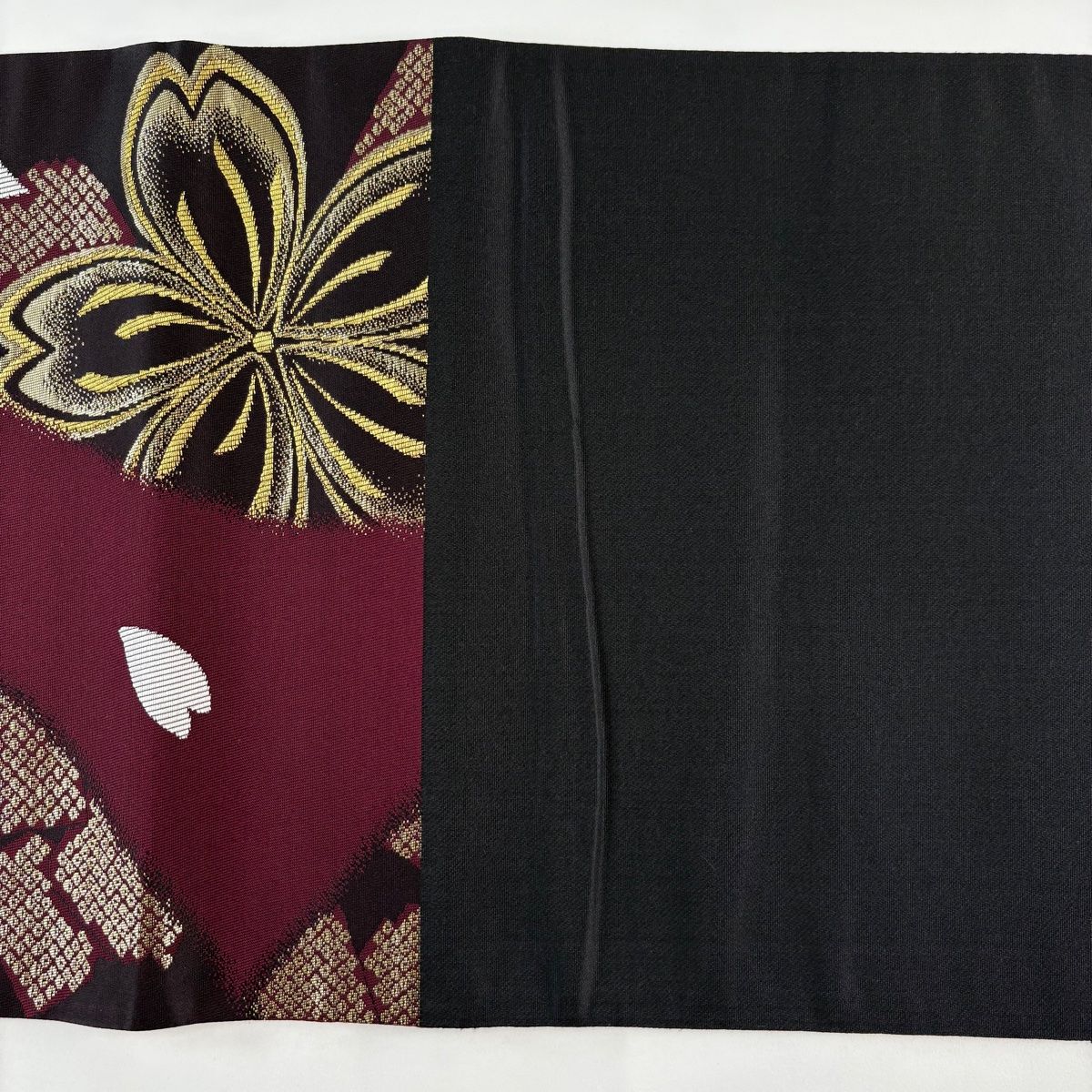 美品】 袋帯 秀品 鈴乃屋 振袖向き 桜 花びら 金糸 箔 赤紫 六通 正絹