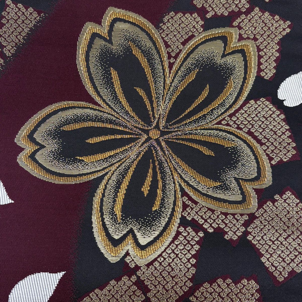 美品】 袋帯 秀品 鈴乃屋 振袖向き 桜 花びら 金糸 箔 赤紫 六通 正絹