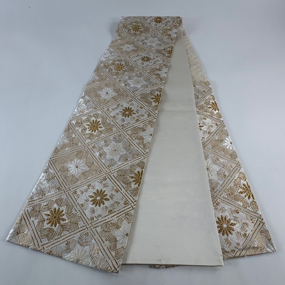 美品】 袋帯 秀品 花菱 若松 唐織 金銀糸 クリーム 六通 正絹 【中古